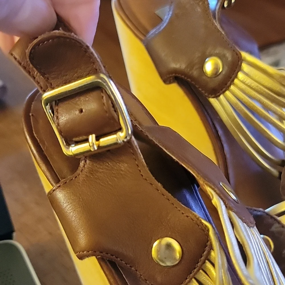 Steve Madden Tuscaan leather brown gold strappy platform wedge sandals 8.5M EUC…